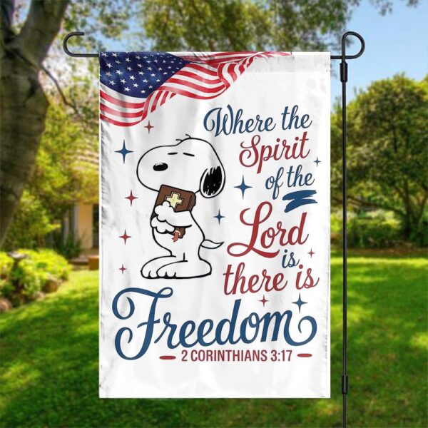 Snoopy America Freedom Garden Flag