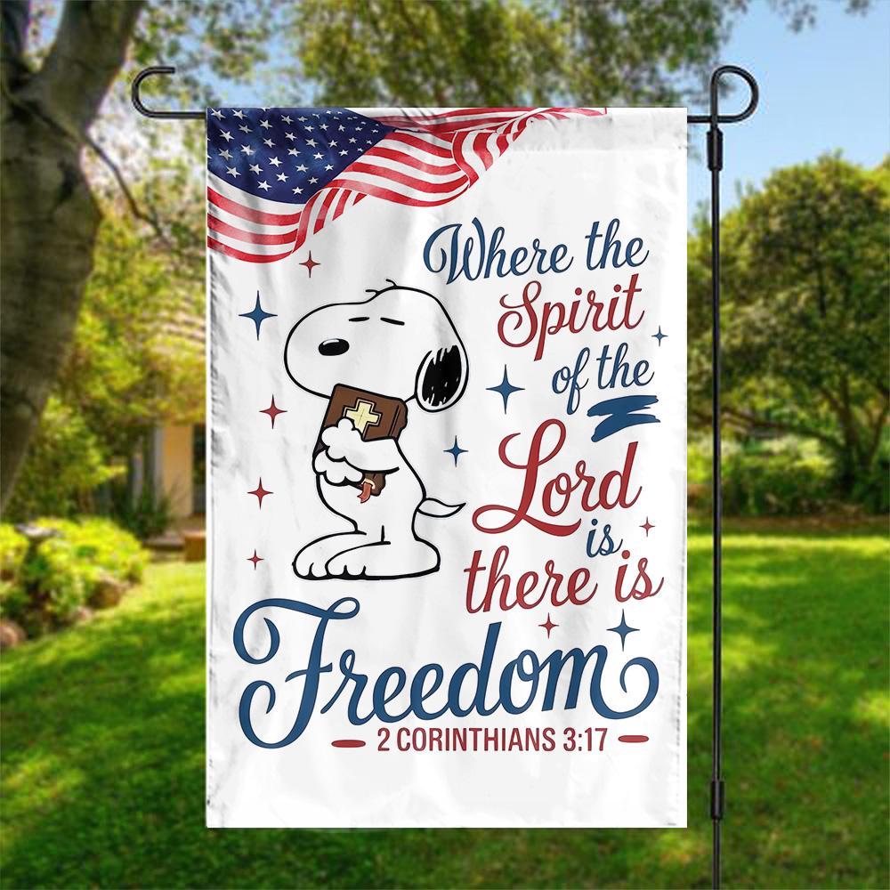 Snoopy America Freedom Garden Flag