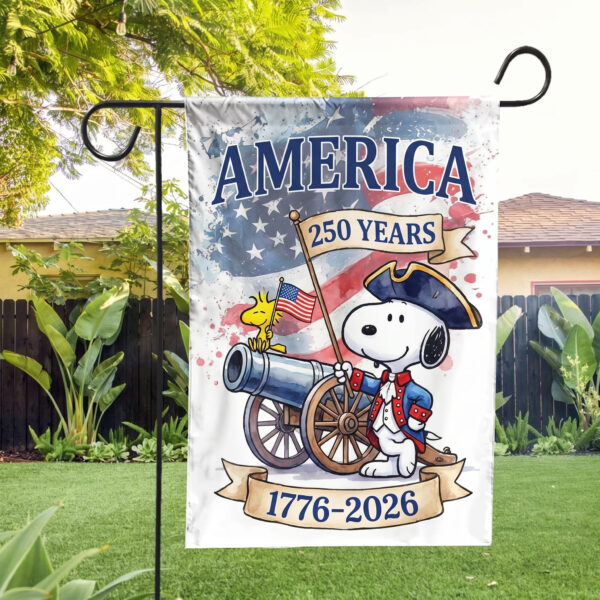 Alternative view of Snoopy 250 Years of America Garden Flag