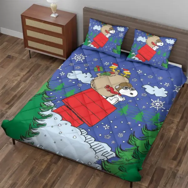 Alternative view of Snoopy And Woodstock In Red Baron Gear Christmas Quilt Bedding Set