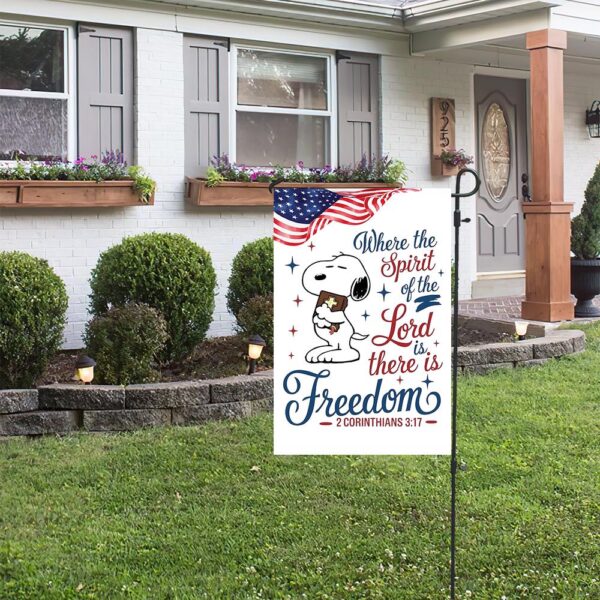 Alternative view of Snoopy America Freedom Garden Flag