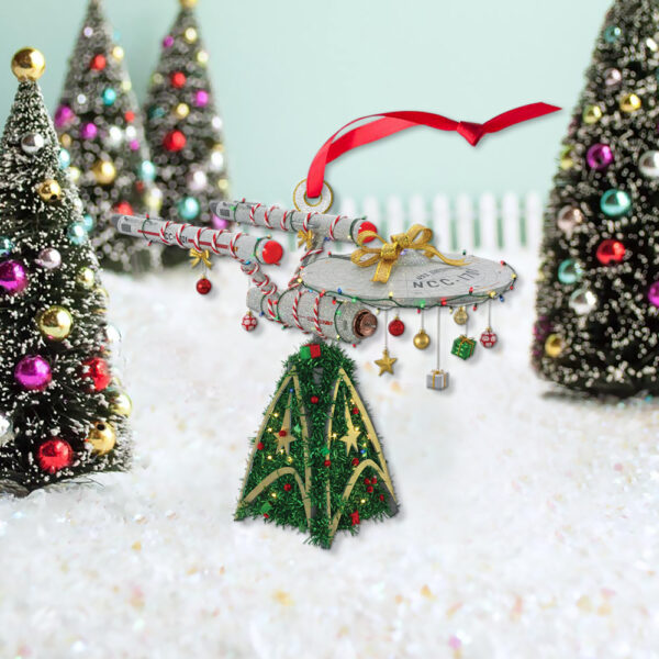 Alternative view of Star Trek U.S.S. Enterprise NCC-1701 Christmas Ornament Style 3